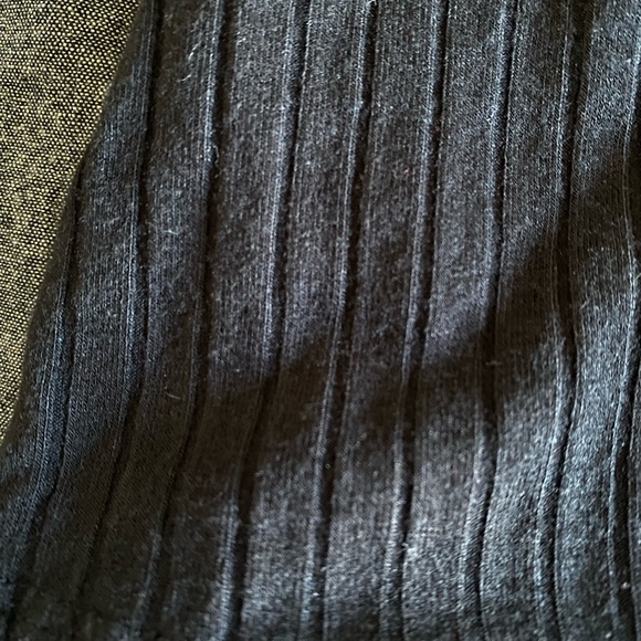 Black Long-Sleeves - Picture 2 of 2